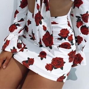 NWT White Fox Boutique White and Red Floral Skirt - Small